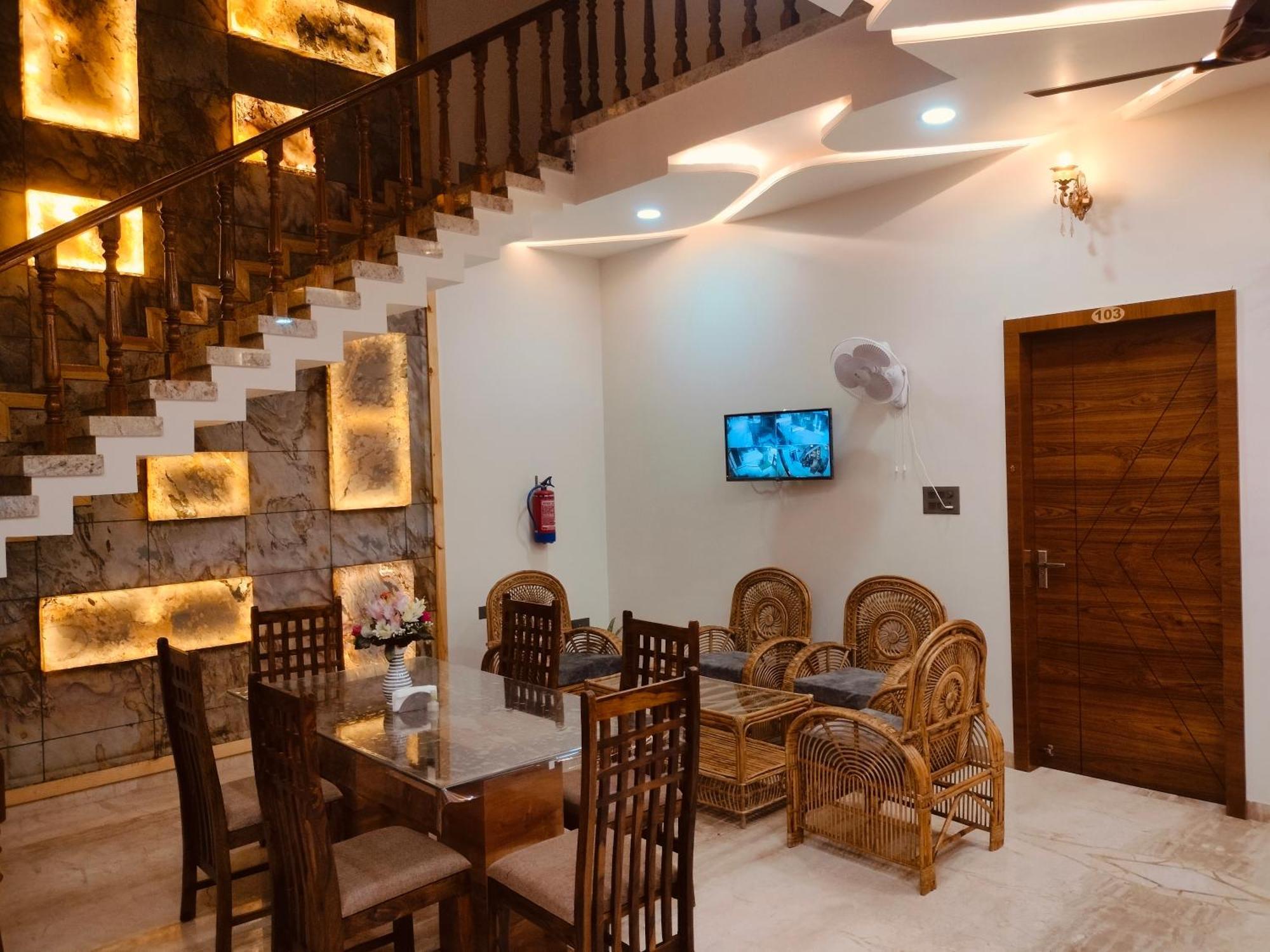 Amritam Palace A Luxury Ac Home Stay Ringas Kültér fotó